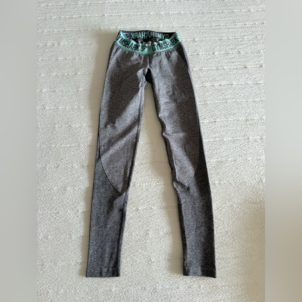 Gymshark Gray and Green Leggings Slim Fit